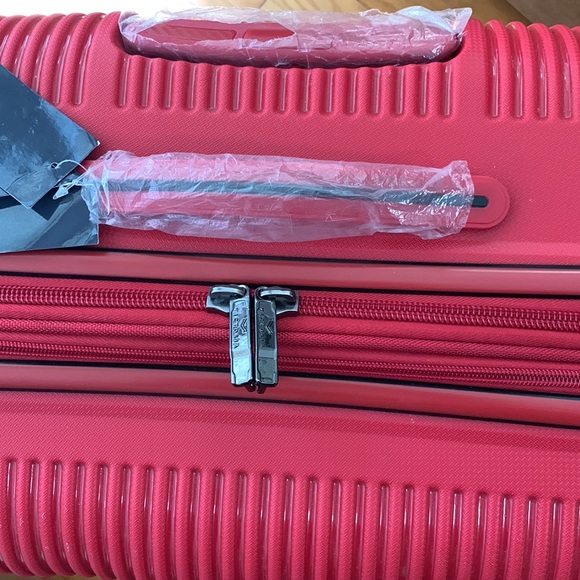 Victoria Red Hard-case 29” Suitcase - Picture 17 of 17